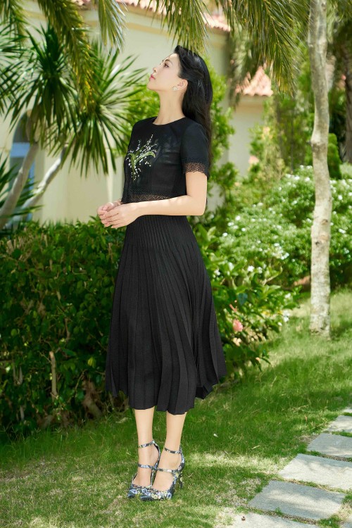 Sixdo Black Pleated Midi Raw Skirt